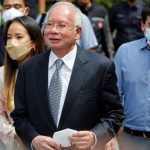 मलेसियाका पूर्वप्रधानमन्त्री रजाक १२ वर्षका लागि जेल चलान