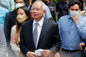 मलेसियाका पूर्वप्रधानमन्त्री रजाक १२ वर्षका लागि जेल चलान